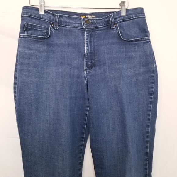 Lee Jeans Straight Leg Relaxed Fit Mid Rise Women's Blue Jeans Size 14 - Picture 2 of 7